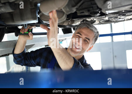 Tüv-Station, das Auto repariert. Stockfoto