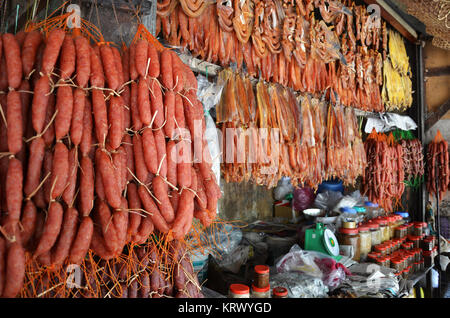 Lebensmittel verkauft werden, auf dem Markt von Siem Rip Stockfoto