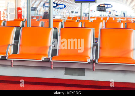 Leeren Sitz im Abflugbereich des Flughafens Stockfoto