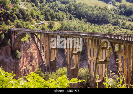 Brücke über dem Fluss Tara Canyon Stockfoto