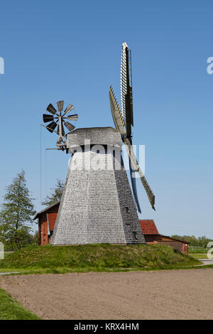 Die Windmühle Bierde (Petershagen, Deutschland) ist eine holländische Windmühle und ist Bestandteil der Westfalen Mill Street (Westfaelische Muehlenstrasse). Stockfoto