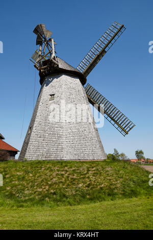 Die Windmühle Bierde (Petershagen, Deutschland) ist eine holländische Windmühle und ist Bestandteil der Westfalen Mill Street (Westfaelische Muehlenstrasse). Stockfoto