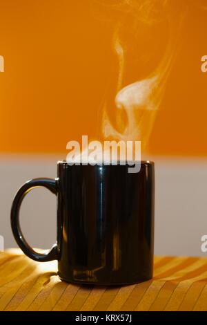 StreamIn heißen Teetasse Stockfoto