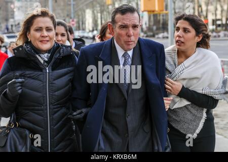 New York, USA. 20 Dez, 2017. Juan Angel Napout (ehemaliger Präsident der Conmebol) gesehen an den Bundesgerichtshof von Brooklyn in New York Ankunft in den Vereinigten Staaten für einen anderen Tag auf seinen Prozess vor den Vereinigten Staaten Gerechtigkeit am Mittwoch, 20 (Foto: William Volcov/Brasilien Foto Presse) Credit: Brasilien Foto Presse/Alamy leben Nachrichten Stockfoto