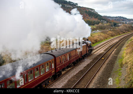 Conway, Wales, UK. 18 Nov, 2017. LMS Stanier Jubiläum 45699 Galatea fährt auf den Norden von Wales Bahnstrecke. 45699 Galatea wurde von der SVR zwischen 1983 und 1994 besaß, auf der Bahn im Jahr 1987 ankommen. Die Lok blieb in Ex-Barry Zustand in das Eigentum des SVR.45699 Galatea ist eine Schwester Motor der ehemaligen Bewohner 45690 Leander. 5699 wurde in Crewe im April 1936 und später neu nummeriert durch BR 45699 folgenden Verstaatlichung. Im August 1953 Galatea wurde umgeworfen und schleppen einen Personenzug auf Wilnecote [1] entgleist und. Die Lokomotive wurde repariert und in Se weiterhin Stockfoto