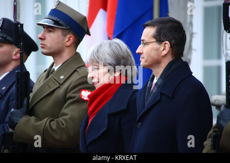 Warschau, Polen. 21 Dez, 2017. Polen, Warschau, 21. Dezember 2017: Der britische Premierminister Theresa May für den offiziellen Besuch an bezeichnete der polnische Premierminister Mateusz Morawiecki in Warschau eingetroffen. Credit: Jake Ratz/Alamy leben Nachrichten Stockfoto