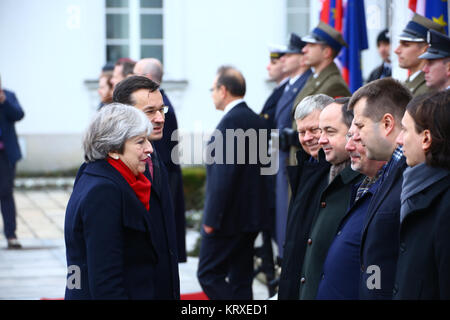 Warschau, Polen. 21 Dez, 2017. Polen, Warschau, 21. Dezember 2017: Der britische Premierminister Theresa May für den offiziellen Besuch an bezeichnete der polnische Premierminister Mateusz Morawiecki in Warschau eingetroffen. Credit: Jake Ratz/Alamy leben Nachrichten Stockfoto