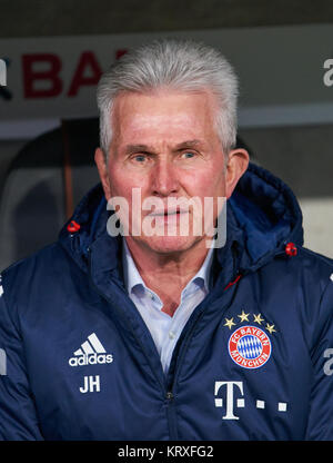 München, Deutschland. 20 Dez, 2017. FC Bayern München, München, 20. Dezember 2017 Headcoach Jupp Heynckes (FCB) FC BAYERN MÜNCHEN - BORUSSIA DORTMUND 2-1 Fußball deutscher Fußball-Cup der besten 16 in München, Deutschland, 20. Dezember 2017 Quelle: Peter Schatz/Alamy leben Nachrichten Stockfoto