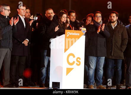 Barcelona, Spanien. 21 Dez, 2017. Ines Arrimadas und Albert Rivera während der Feier des Sieges bei den Wahlen von Katalonien, am 21. Dezember 2017. Credit: Gtres Información más Comuniación auf Linie, S.L./Alamy leben Nachrichten Stockfoto