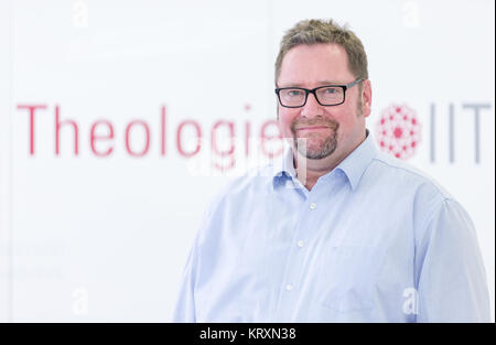 Osnabrück, Deutschland. 20 Dez, 2017. Michael Kiefer, Dozent am Institut für Islamische Theologie (IIT), fotografiert am 'Institut für Muslim-bruderschaft /" der Universität Osnabrück, Deutschland, 20. Dezember 2017. Credit: Friso Gentsch/dpa/Alamy leben Nachrichten Stockfoto