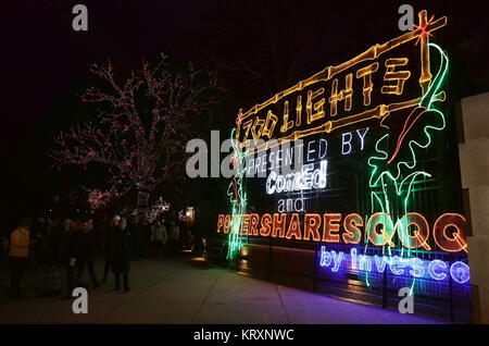 Chicago, USA. 21 Dez, 2017. Die Lincoln Park Zoo leuchtet die Weihnachten und das Neue Jahr in Chicago, USA, Dez. 21, 2017 zu begrüßen. Credit: Wang Ping/Xinhua/Alamy leben Nachrichten Stockfoto