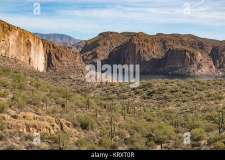 Canyon See in Arizona von Apache Trail Aussichtspunkt Stockfoto