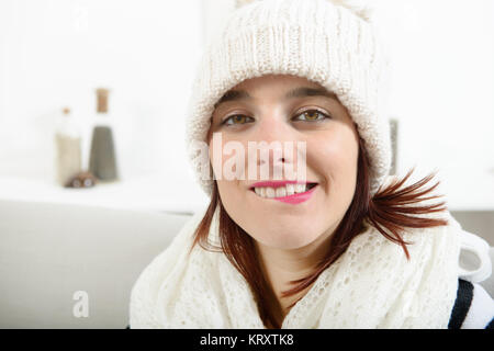 Schöne junge Frau mit Hut Stockfoto