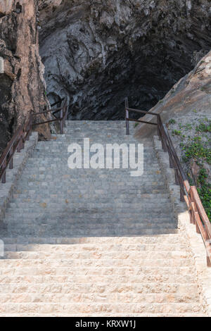 Treppen zu der Grotte bei Arta auf Mallorca, Spanien. Stockfoto