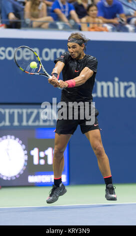 NEW YORK, NY - 04. SEPTEMBER: Rafael Nadal an Tag 5 der 2015 US Open am USTA Billie Jean King National Tennis Center am 4. September 2015 in der Nähe der Queens Borough von New York City. Personen: Rafael Nadal Stockfoto