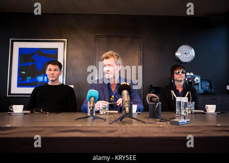 Die norwegische pop-rock Gruppe A-ha hält eine Pressekonferenz in der Dieb in Oslo. Die Gruppe besteht aus (L) Morten Harket, Magne Furuholmen (C) und Paul Waaktaar-Savoy (R). Norwegen, 29/04 2016. Stockfoto