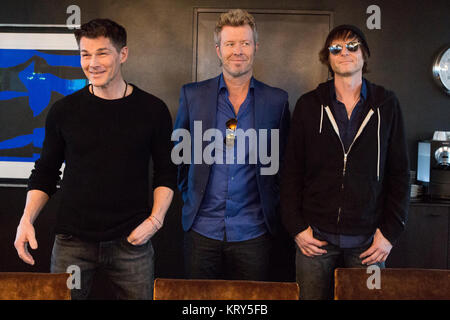 Die norwegische pop-rock Gruppe A-ha hält eine Pressekonferenz in der Dieb in Oslo. Die Gruppe besteht aus (L) Morten Harket, Magne Furuholmen (C) und Paul Waaktaar-Savoy (R). Norwegen, 29/04 2016. Stockfoto