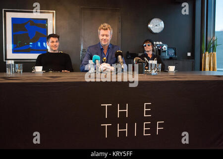 Die norwegische pop-rock Gruppe A-ha hält eine Pressekonferenz in der Dieb in Oslo. Die Gruppe besteht aus (L) Morten Harket, Magne Furuholmen (C) und Paul Waaktaar-Savoy (R). Norwegen, 29/04 2016. Stockfoto