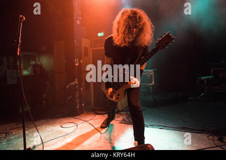 Die amerikanische Doom und sludge Metal Band Black Cobra führt ein Live Konzert bei Blå in Oslo. Hier Sänger und Gitarrist Jason Landrian ist live auf der Bühne gesehen. Norwegen, 15/09 2016. Stockfoto