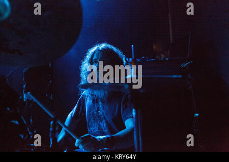 Die amerikanische Doom und sludge Metal Band Black Cobra führt ein Live Konzert bei Blå in Oslo. Hier Schlagzeuger Rafael 'Rafa' Martinez gesehen wird live auf der Bühne. Norwegen, 15/09 2016. Stockfoto