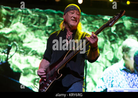 Norwegen, Oslo - November 9, 2017. Die englische Rockband Deep Purple führt ein Live Konzert in Oslo Spektrum. Hier Bassist Roger Glover ist live auf der Bühne gesehen. (Foto: Gonzales Foto - Brokvam Kjell). Stockfoto