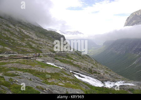 Blick auf die trollstigen eine der berühmtesten Straßen der Welt 11km Stockfoto