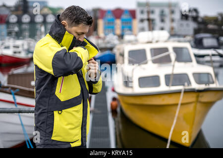 Mann in Dock Stockfoto