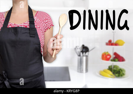 Dining Köchin hält Kochlöffel hintergrund Konzept. Stockfoto