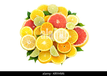 Frische Schichten verschiedener Arten von Zitrusfrüchten: Orange, Limette, Mandarine, Grapefruit Stockfoto