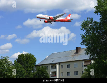 Fluglärm, Kurt Schumacher Damm, Tegel, Berlin, Deutschland, Fluglaerm, Kurt-Schumacher-Damm, Deutschland Stockfoto