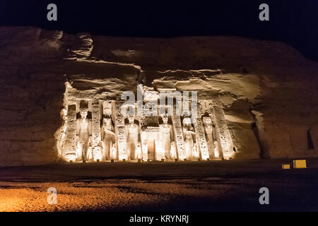 Licht und Sound Show im Nefertari Hathor Tempel, Abu Simbel, Oberägypten. Stockfoto