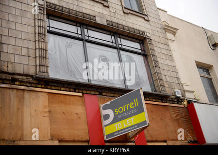 KFC schloss in High Street, Southend on Sea, Essex wegen steigender Mietpreise. Um Sorrell unterschreiben zu lassen. Freigewordene Räumlichkeiten. Stockfoto