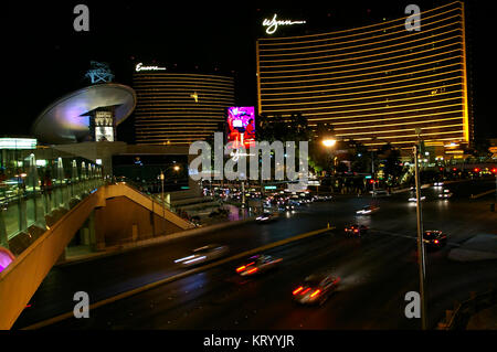 Las Vegas, NV, USA - Juni 29, 2009 - Blick nach unten Las Vegas Strip mit Encore und Wynn Casino bei Nacht Stockfoto