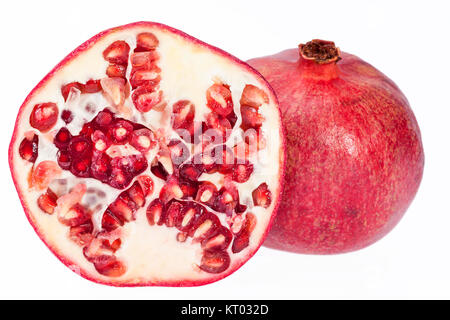 Frucht der rote Granatapfel auf weißem Hintergrund Stockfoto