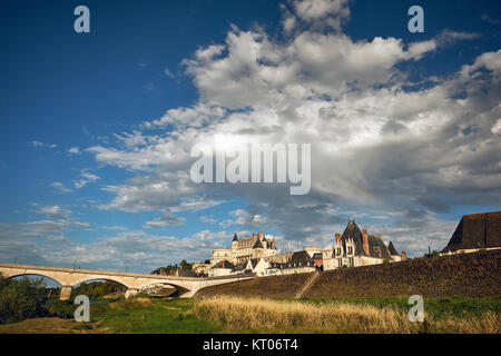 Regen Wolken über Amboise an der Loire Frankreich Stockfoto