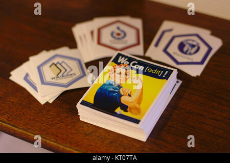 Ein Bild aus dem Editathon ArtAndFeminismus, das im März 2017 in Graz, Österreich, stattfand und sich auf die Verbesserung der Berichterstattung von Künstlerinnen auf Wikipedia konzentriert. Stockfoto