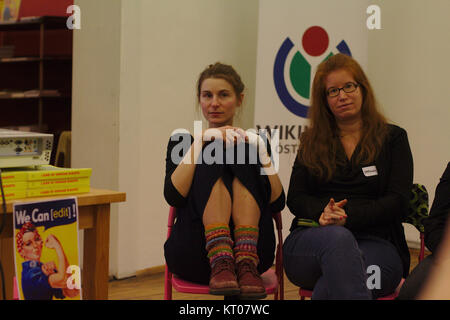 Der ArtAndFeminism Edit-a-thon in Graz im März 2017 war eine Veranstaltung, die sich mit dem Ziel beschäftigte, Frauen in den Künsten und Feminismus auf Wikipedia zu vertreten. Sie bot den Teilnehmern eine Plattform, um Artikel zu Frauen in der Kunst zu erstellen und zu bearbeiten, um die Gleichstellung der Geschlechter in der Kulturdokumentation zu fördern. Stockfoto