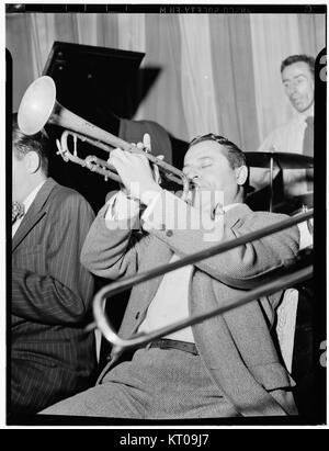 (Porträt von Max Kaminsky und Dave Tough, Eddie Condon's, New York, N.Y., Ca. Dez. 1946) (5019795981) Stockfoto