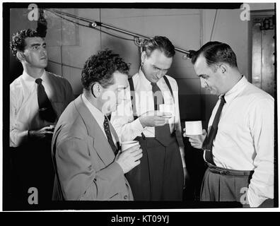 (Porträt von Morty Palitz, Jack Hotop, Joe Mooney, und Andy Fitzgerald, Decca studio, New York, N.Y., Ca. Dez. 1946) (5395258853) Stockfoto