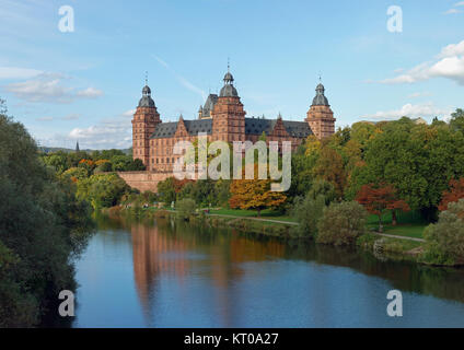 Das Aschaffenburger Schloss, auch als Schloss Johannisburg bekannt, ist ein Renaissanceschloss in Aschaffenburg, das für seine architektonische Pracht und Geschichte bekannt ist. Stockfoto
