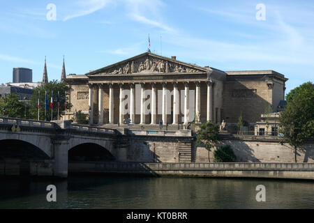 Dieser Titel bezieht sich auf die AssemblÃ nationale (Nationalversammlung) in Frankreich, die wahrscheinlich mit einem historischen Ereignis oder einer Vertretung der französischen Legislative verbunden ist. Die Nationalversammlung ist ein Schlüsselorgan der französischen Regierungsführung und spielt eine zentrale Rolle bei Gesetzgebungsprozessen. Stockfoto
