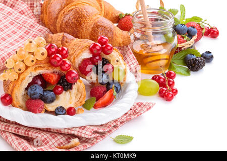 Frische Croissants und Honig. Stockfoto