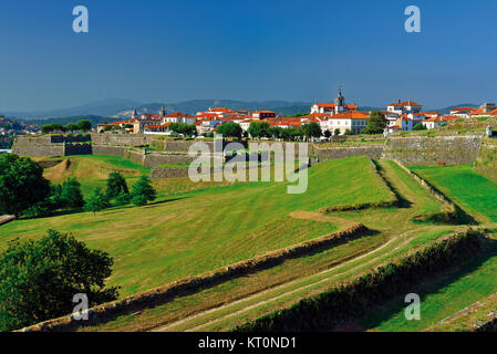 Mittelalterliche Stadtmauer und Umgebung von befestigten Eurocity Valenca do Minho in Portugal Stockfoto