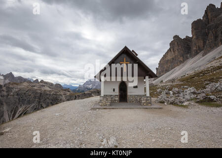 Berg Kapelle in der Nähe der Drei Zinnen in den Dolomiten Alpen Stockfoto