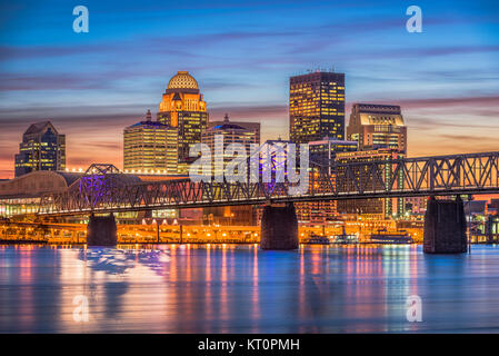 Louisville, Kentucky, USA Skyline am Ohio River. Stockfoto