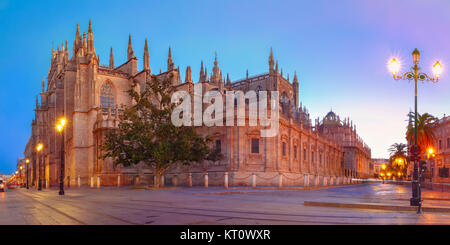 Kathedrale von Sevilla am Morgen, Spanien Stockfoto