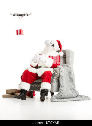 Santa Claus mit Drohne Stockfoto