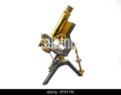 Vintage antik Messing Mikroskop auf weißem Hintergrund Stockfoto