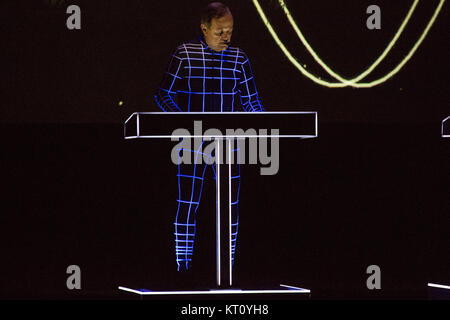 Die legendäre deutsche elektronische Musik Band Kraftwerk führt ein Live Konzert Oper Oslo. Kraftwerk ist als Pioniere der elektronischen Musikszene. Norwegen, 04/08 2016. Stockfoto