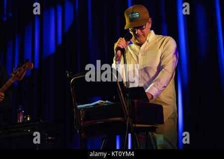 Die amerikanische Alternative Country Band Lambchop führt ein Live Konzert im Parkteatret in Oslo. Hier Sänger und Musiker Kurt Wagner ist live auf der Bühne gesehen. Norwegen, 26.02.2017. Stockfoto